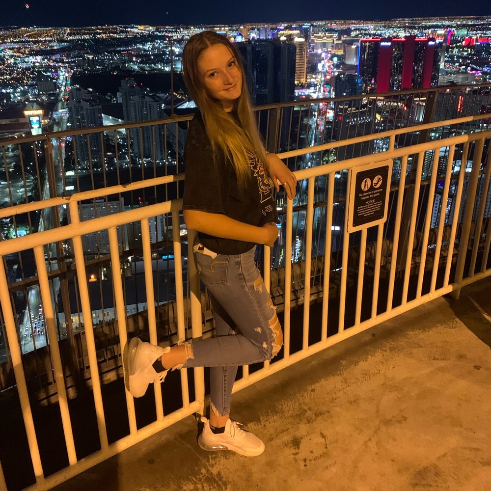 Meet your Posher, Chloe